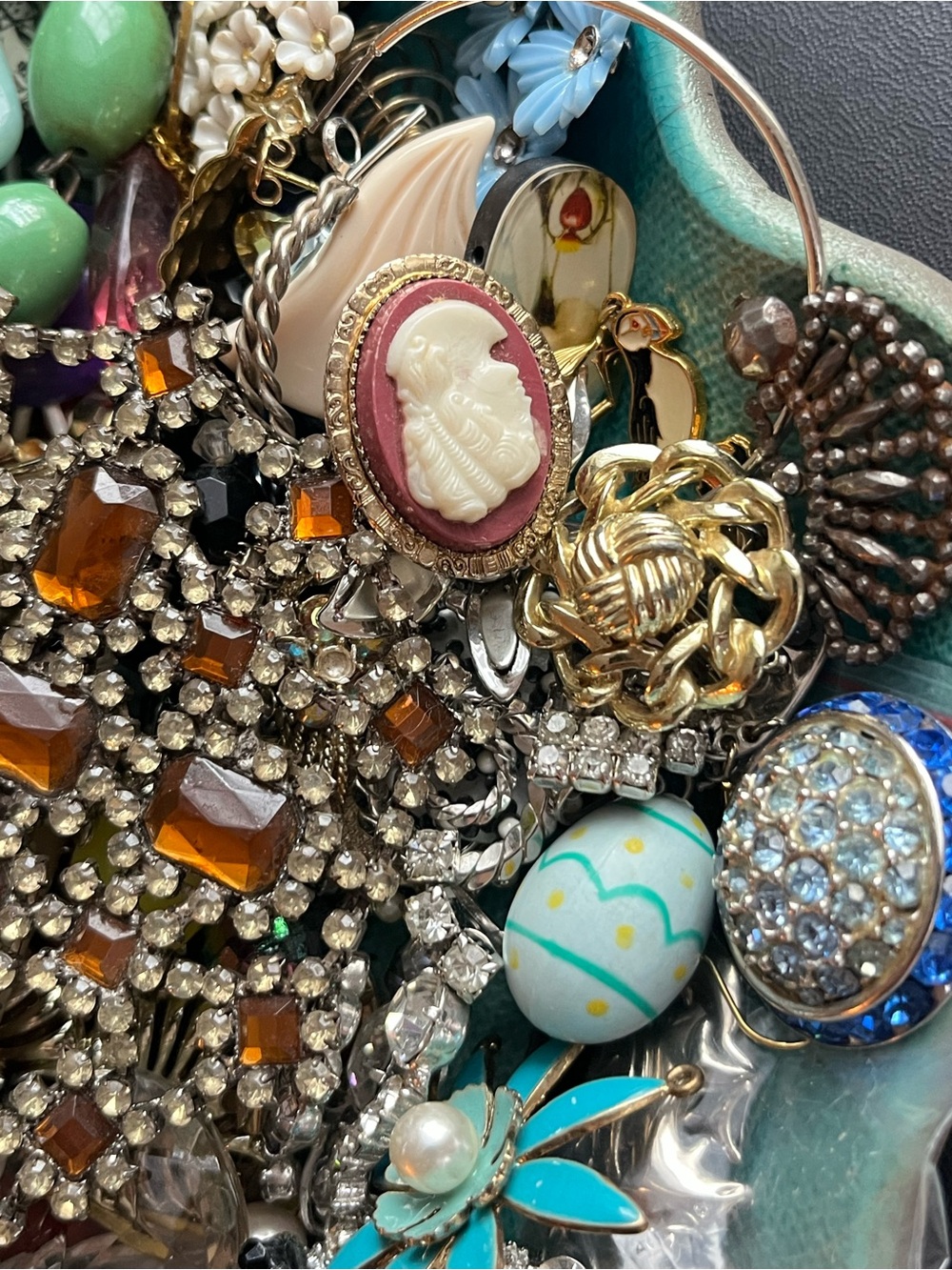 Vintage Junk Jewelry Parts Take-Out Boxes - Picture 15 of 16